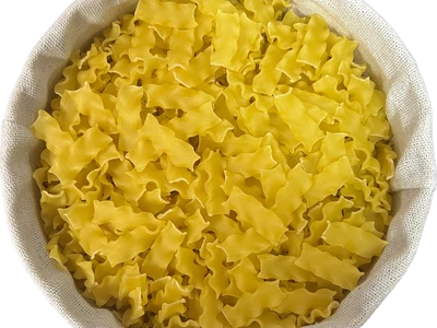 wide noodles with frills